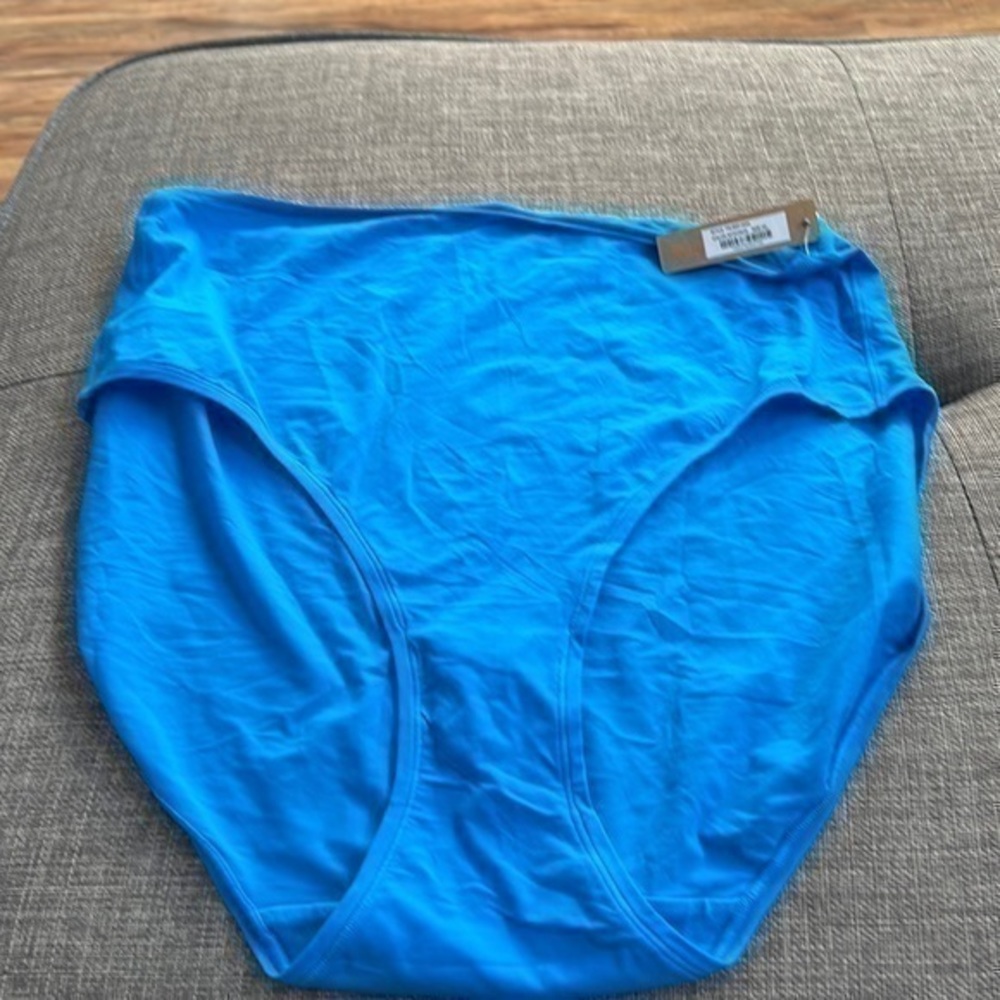 Skims Fits Everybody Full Brief - Picture 3 of 6